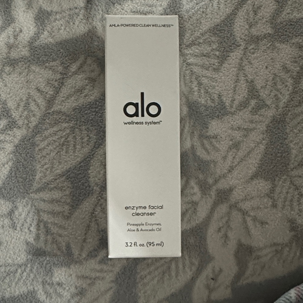 ALO Yoga White Wellness Skin Care Box